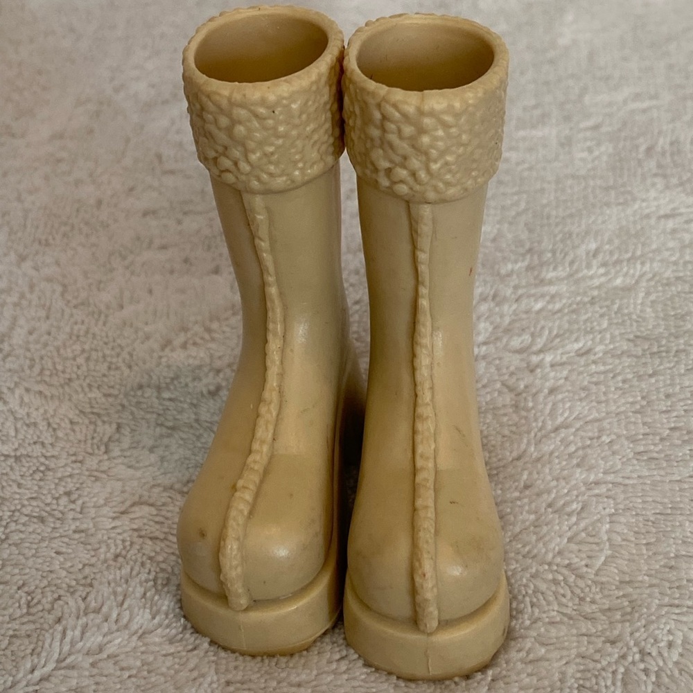 Bratz Wintertime Wonderland Dana  Doll Beige Shoes Boots Replacement No Doll